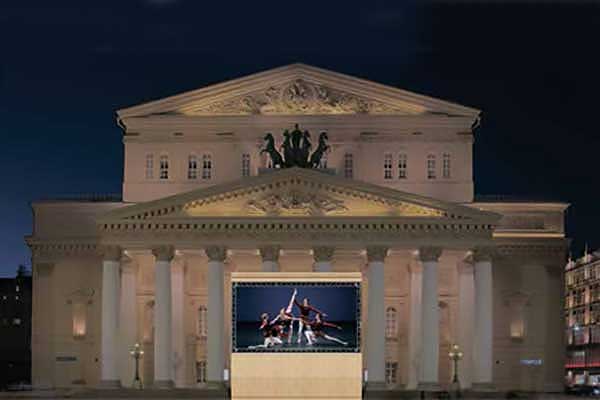 Большой театр анонсировал видеотрансляции своих спектаклей на Театральной площади для всех желающих