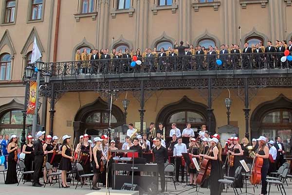 В Саратове пять тысяч человек слушали коллективы консерватории