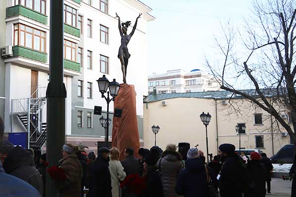 В Москве открыли памятник Майе Плисецкой