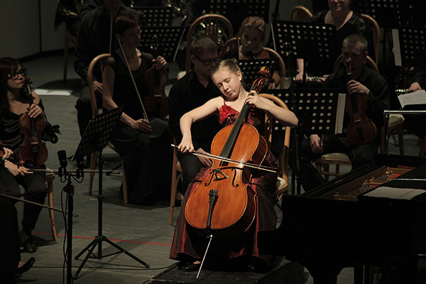 12-летняя пермская виолончелистка Маша Слащева выступит в США и Китае