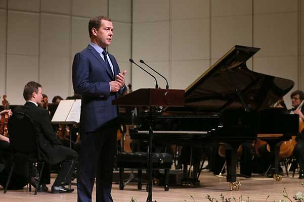 Медведев назвал правильным вложением денег создание новых объектов культуры