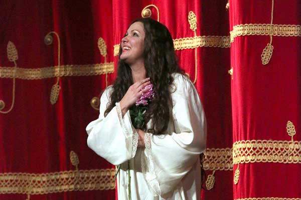 Мода на Виолетту: Анна Нетребко дебютировала на сцене Ла Скала в «Травиате»