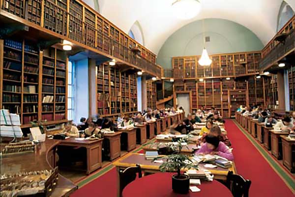 Зачем Вислый хочет освободить старое здание Публичной библиотеки от книг