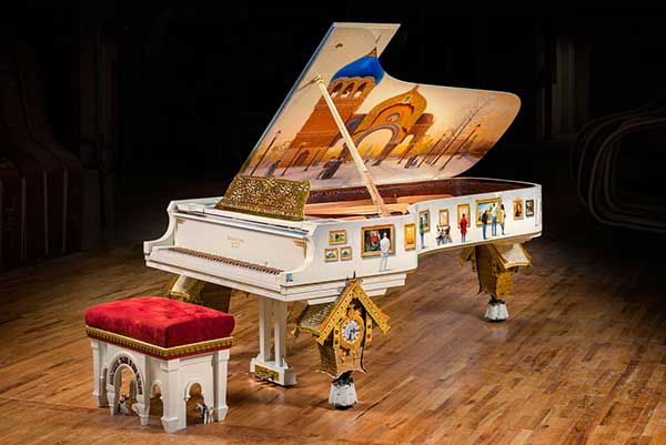 Steinway & Sons представила необычный концертный рояль «Картинки с выставки»
