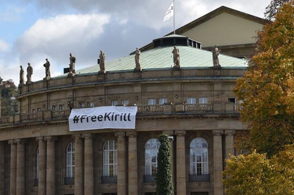 На фасаде Штутгартской оперы вывесили плакат #FreeKirill