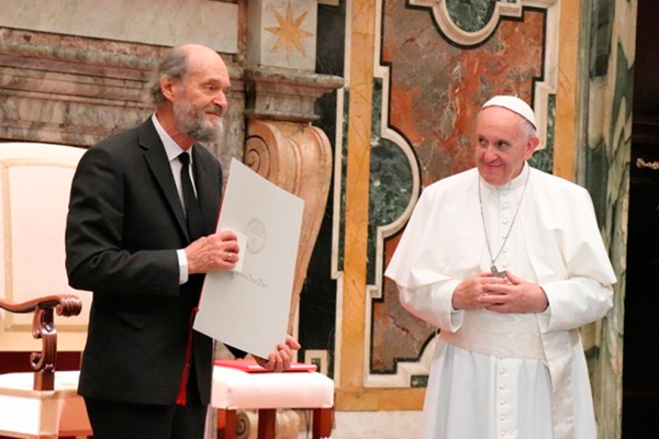 Папа римский Франциск вручил Арво Пярту премию Ратцингера
