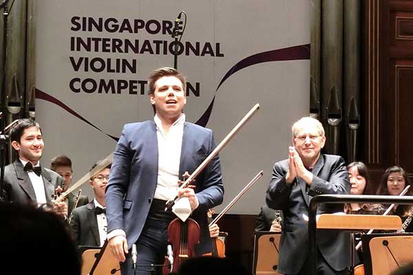 Сергей Догадин выиграл Второй Международный конкурс скрипачей в Сингапуре
