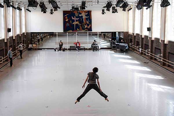 «Призрачный свет» – новый балет Джона Ноймайера