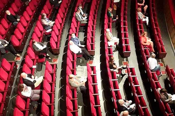 Театральные залы можно будет заполнять до 70% с середины сентября