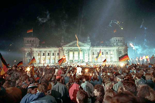 День германского единства: 3 октября 1990 вступил в силу Договор об объединении Германии