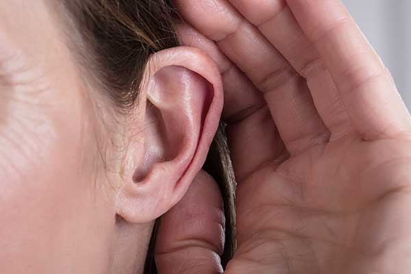 Новый симптом коронавируса — шум в ушах