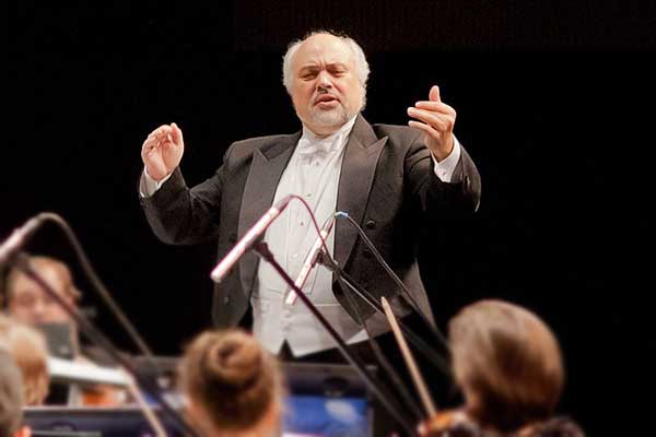 Константин Орбелян — музыкальный директор и главный дирижер Нью-Йоркской городской оперы
