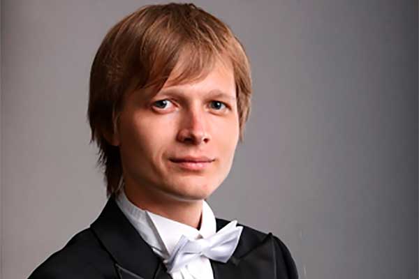 Игорь Мокеров – главный дирижер симфонического оркестра Тольяттинской филармонии