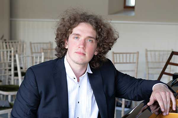 Российский пианист Роман Косяков стал лауреатом конкурса в Дублине