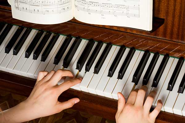 Недружественные пианино не пустят в музыкальные школы («Парламентская газета»)