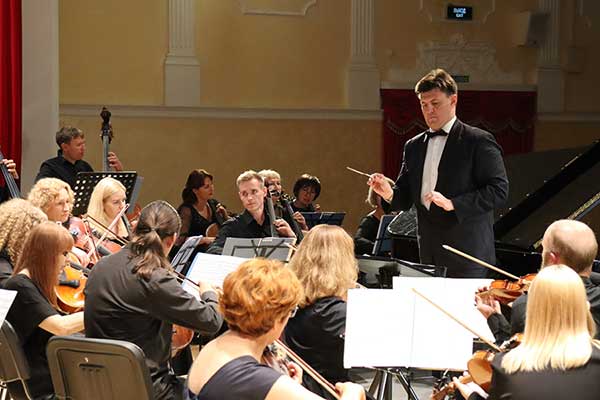 Сезон Липецкой филармонии открылся концертом симфонического оркестра