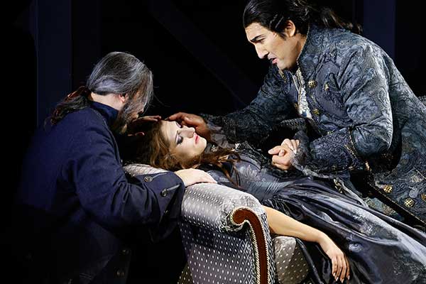 Большой театр показал премьеру оперы «Адриана Лекуврёр»: о театре и о жизни