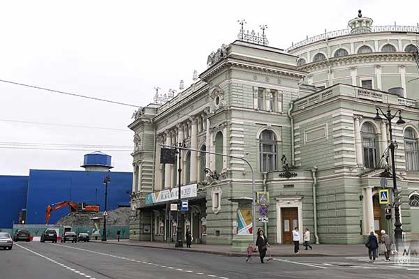 Гергиев пожаловался на дрожь в здании Мариинского театра