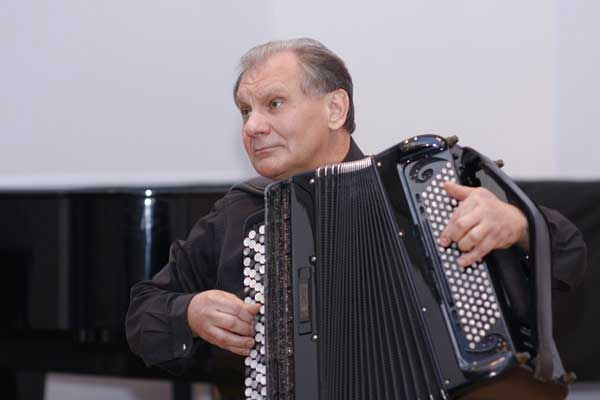 Исполнитель, композитор, педагог. Вячеславу Семенову — 80 лет